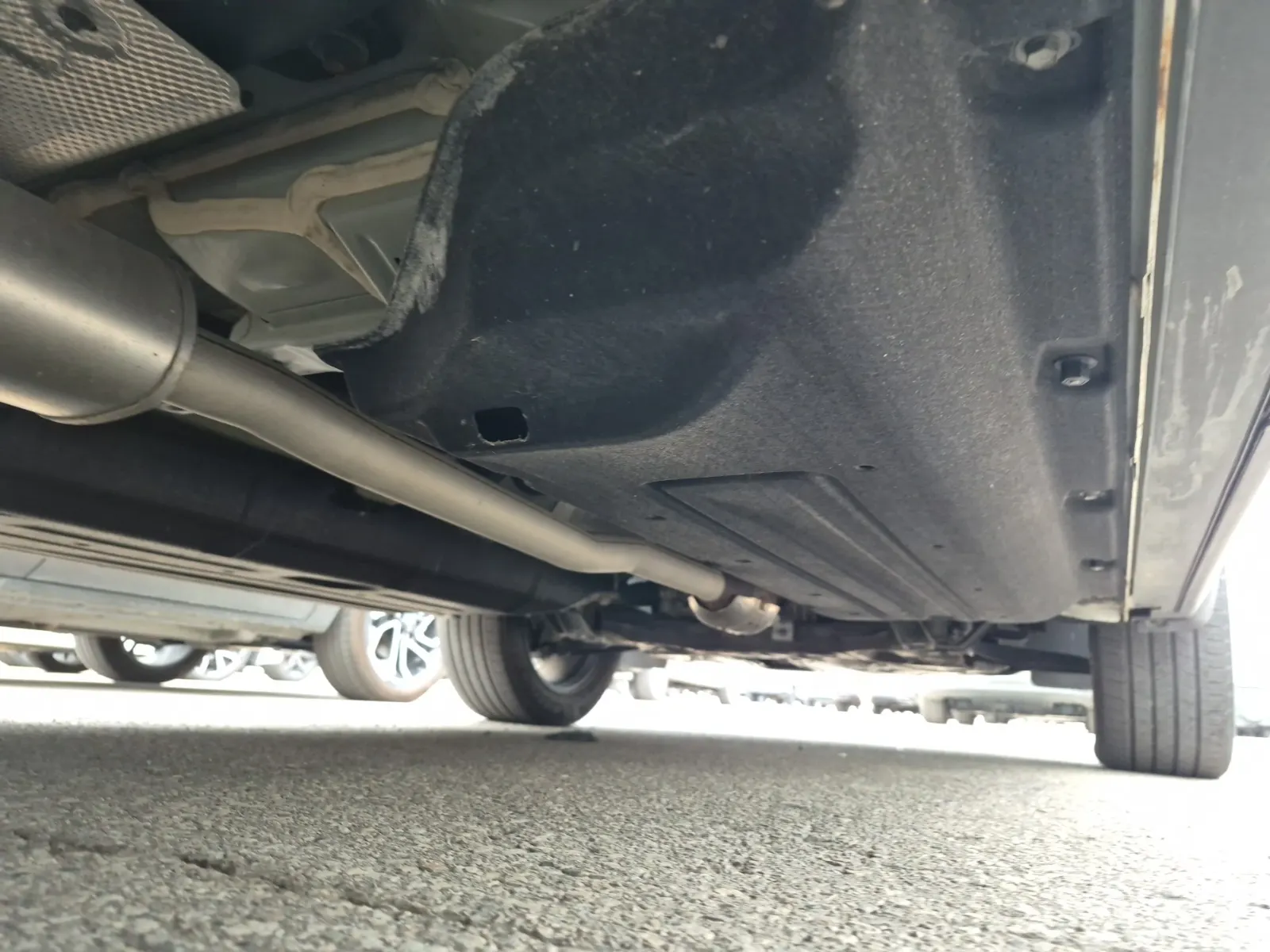 Undercarriage - Passenger Photo