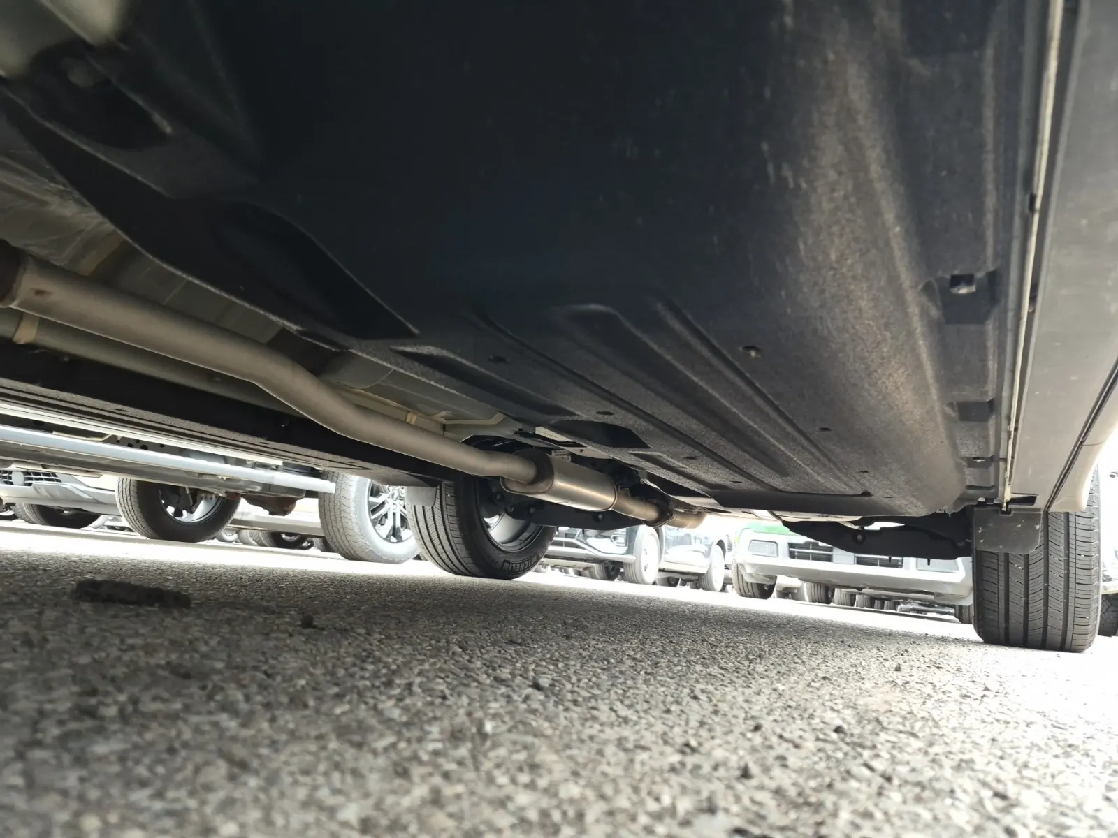 Undercarriage - Driver Photo