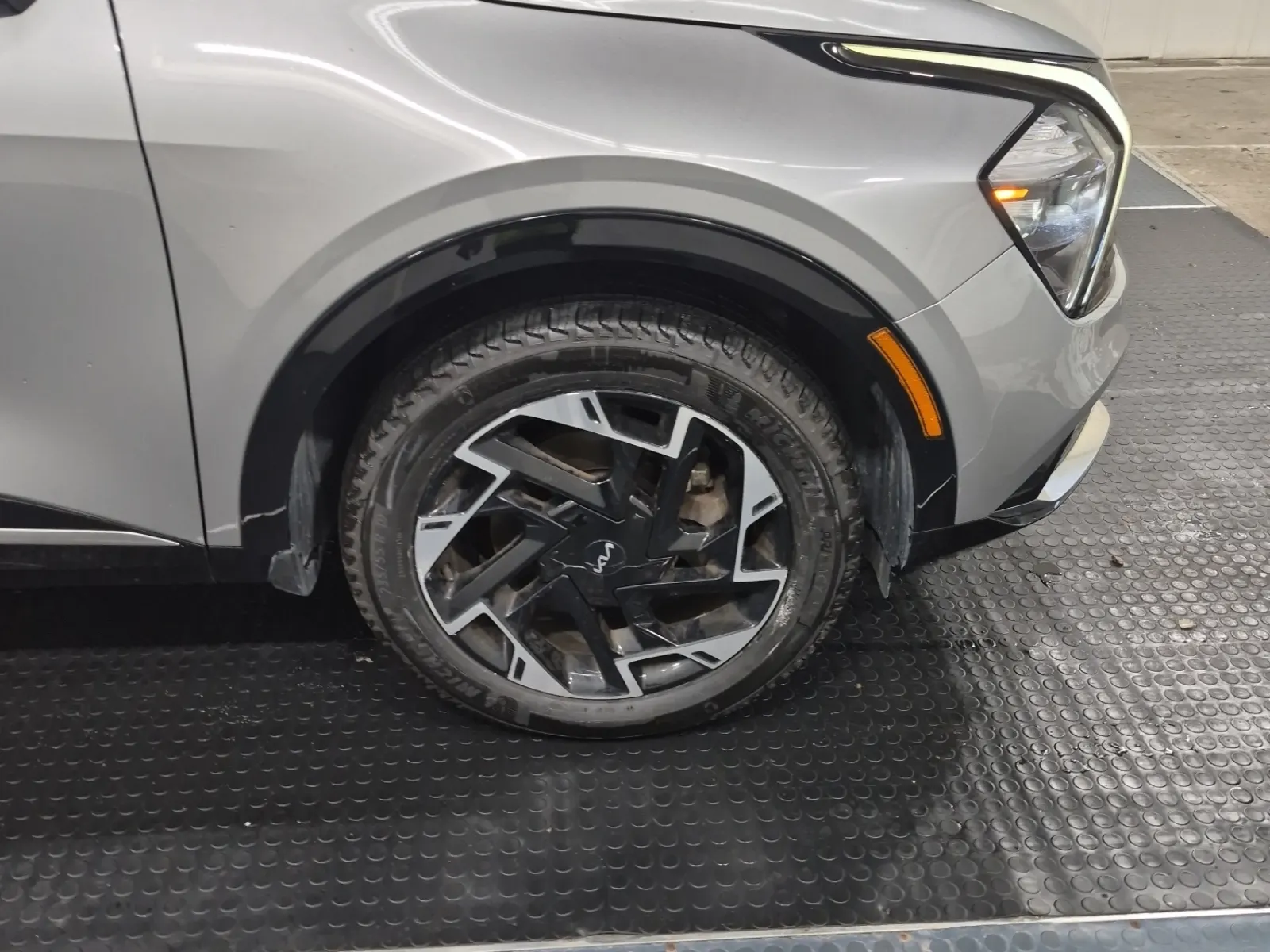 Right Front Wheel/Tire Photo