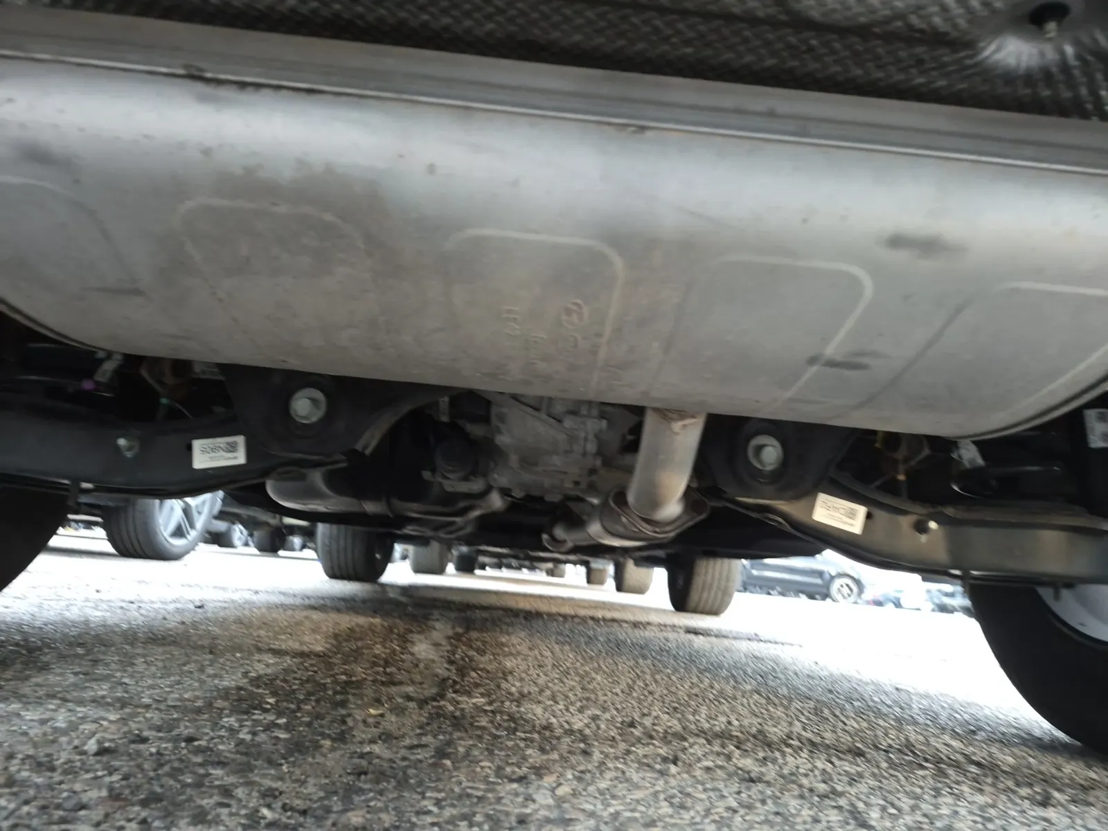 Undercarriage - Rear Photo