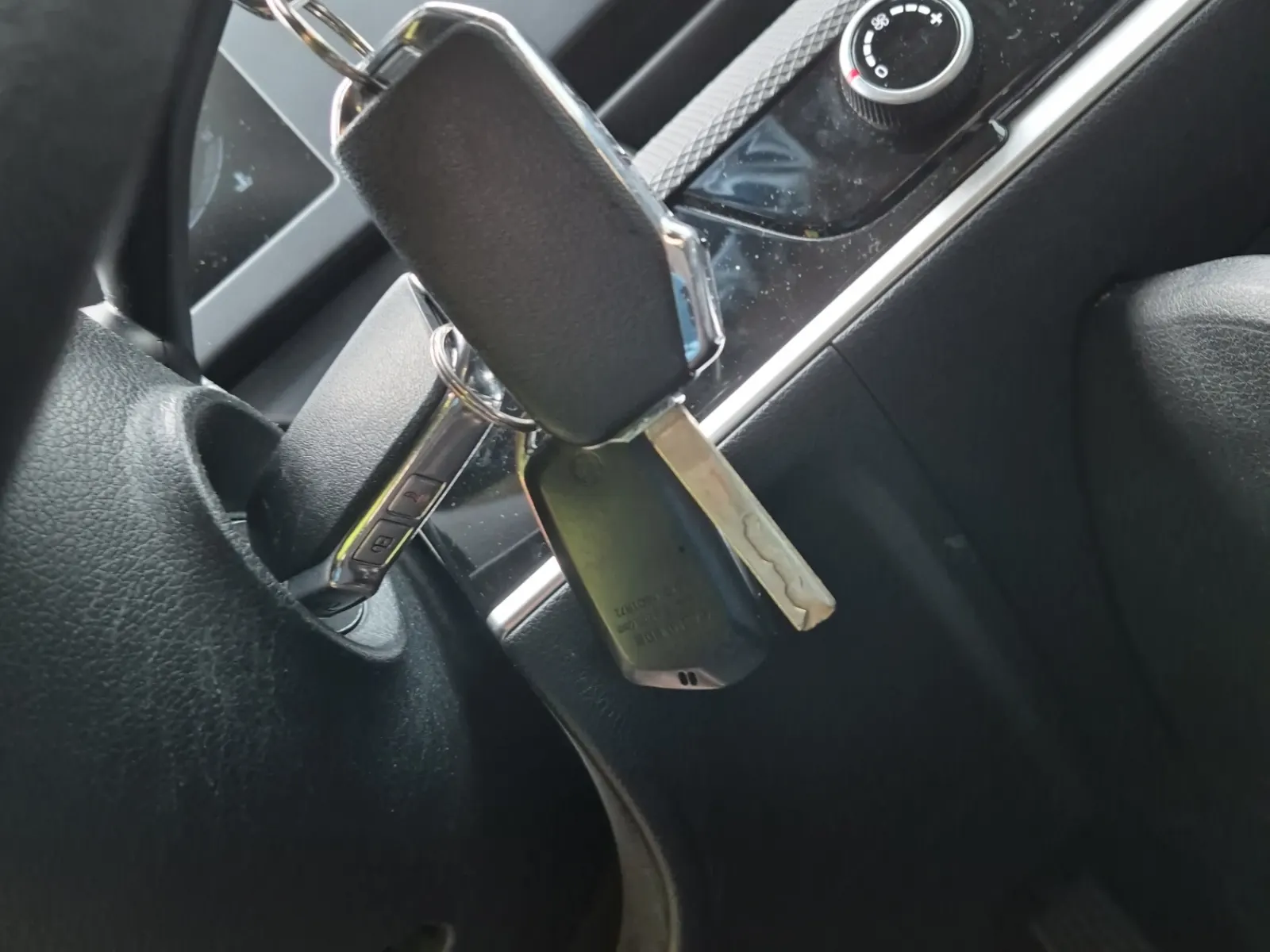 Keys/Fobs/Manual Photo