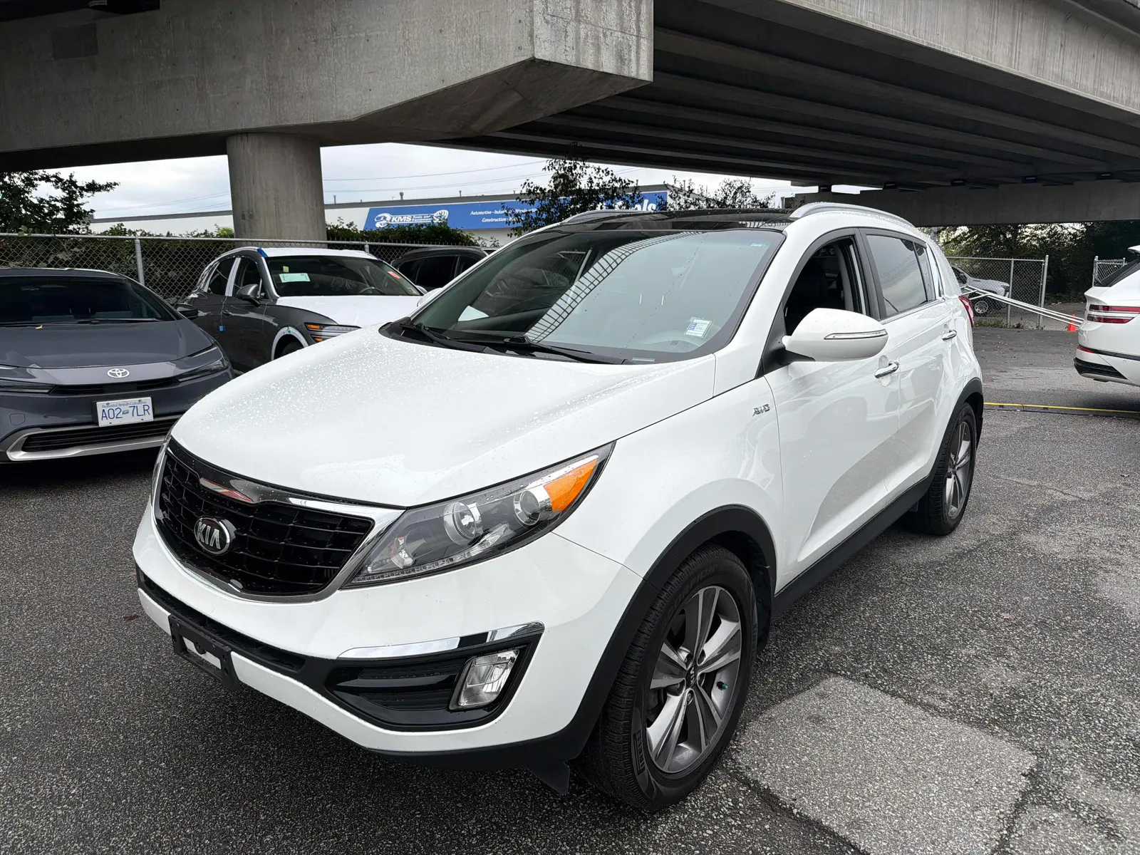 3/4 Front (Main image)