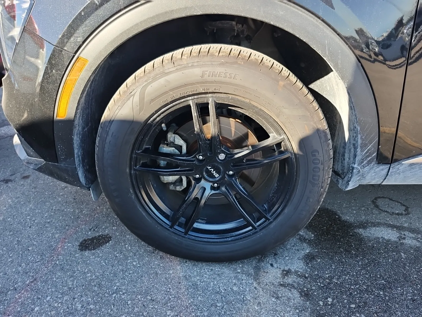 Front driver wheel/tire photo