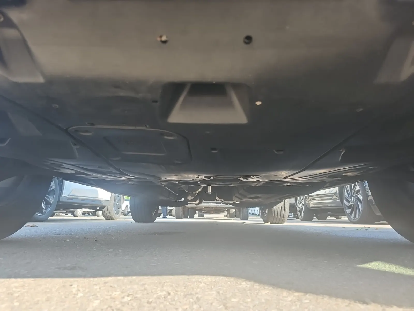 Undercarriage - Front Photo