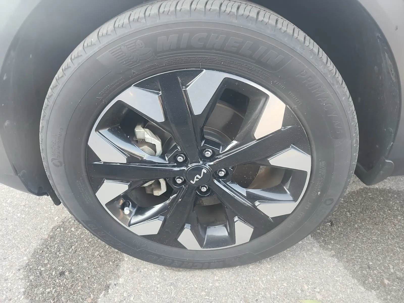 Front driver wheel/tire photo