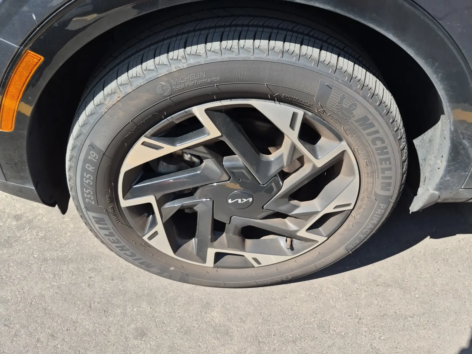 Front driver wheel/tire photo