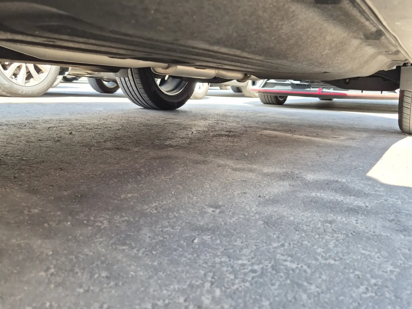 Undercarriage - Driver Photo