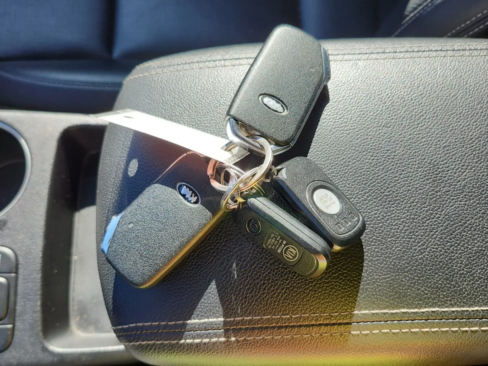 Keys/Fobs/Manual Photo