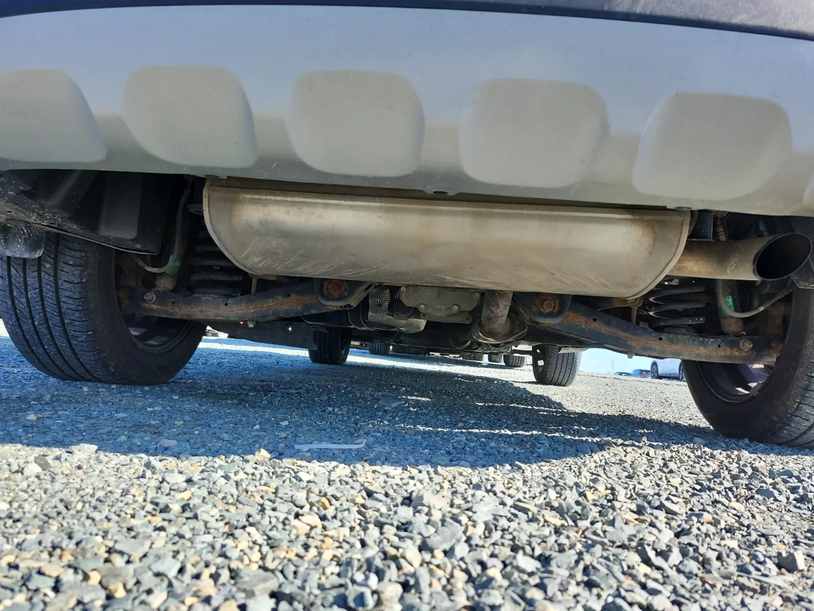 Undercarriage - Rear Photo