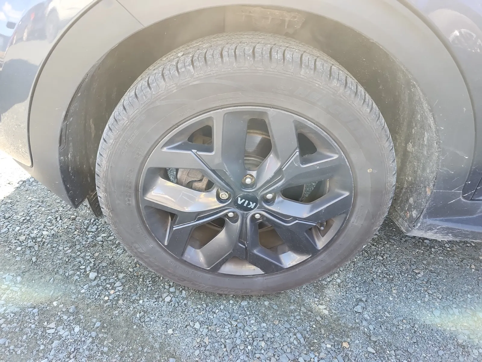 Front driver wheel/tire photo