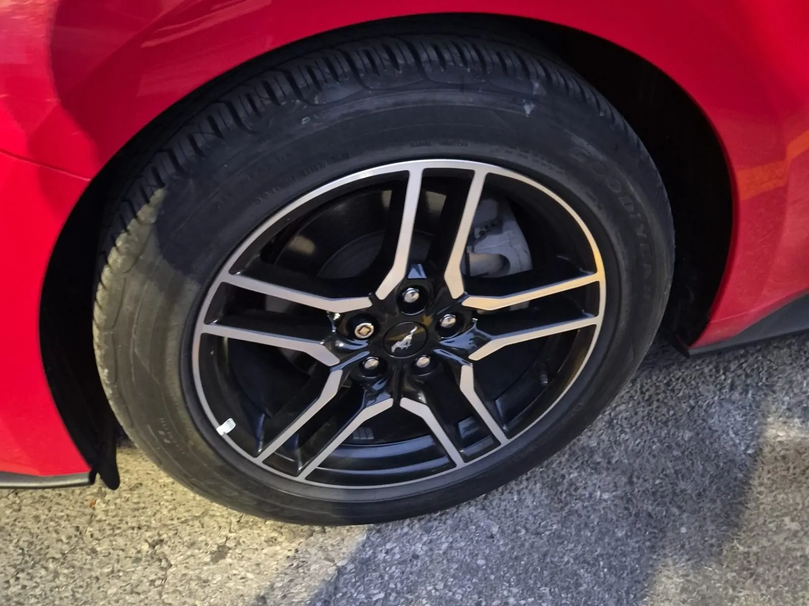 Front driver wheel/tire photo
