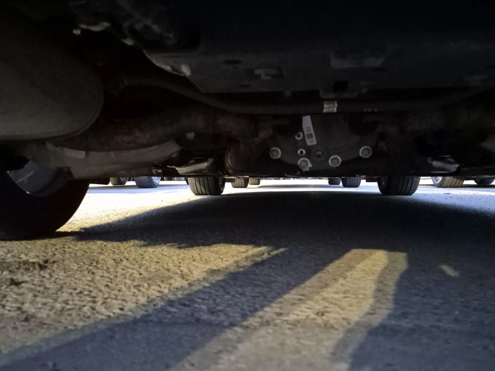 Undercarriage - Rear Photo