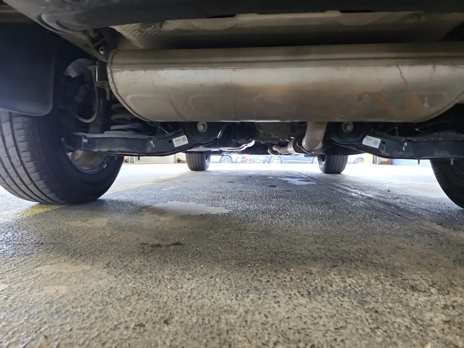 Undercarriage - Rear Photo