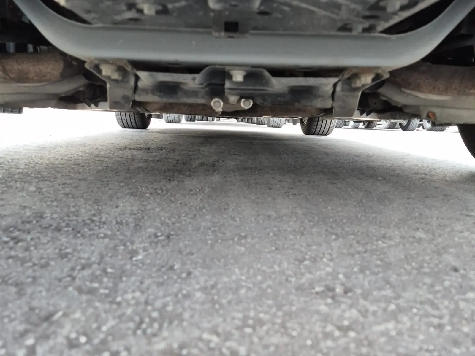 Undercarriage - Rear Photo