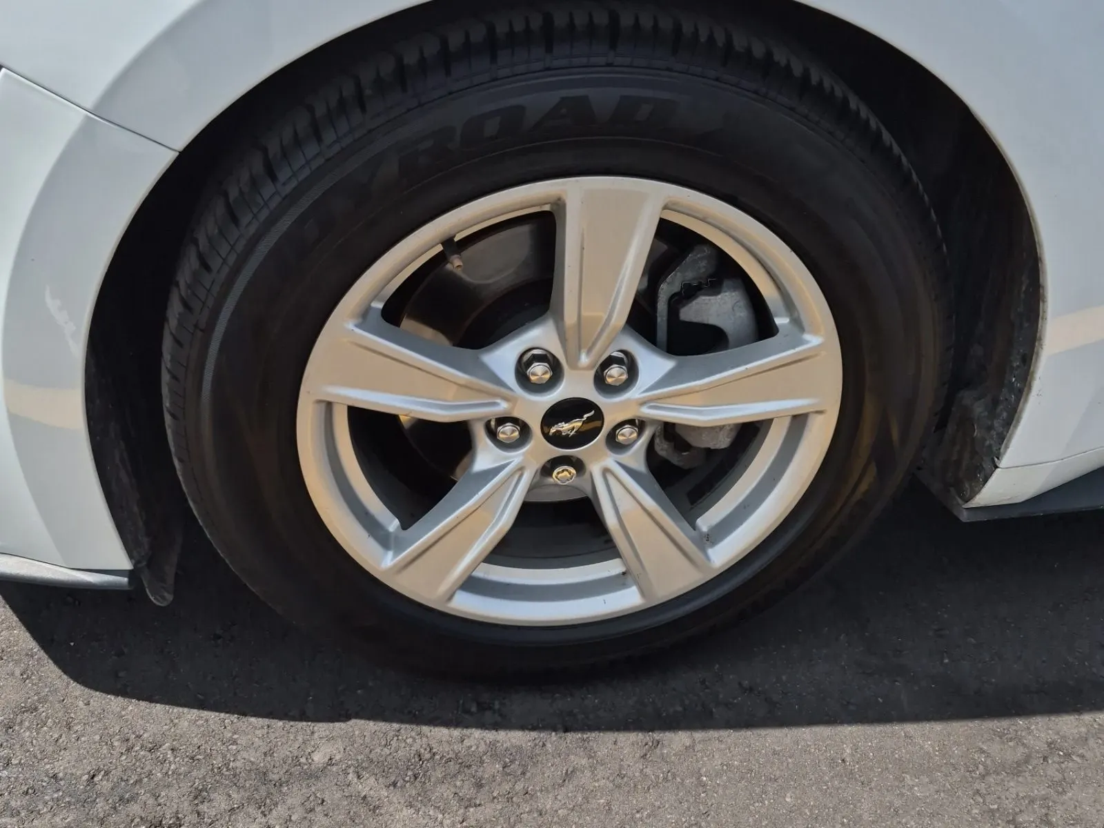 Front driver wheel/tire photo