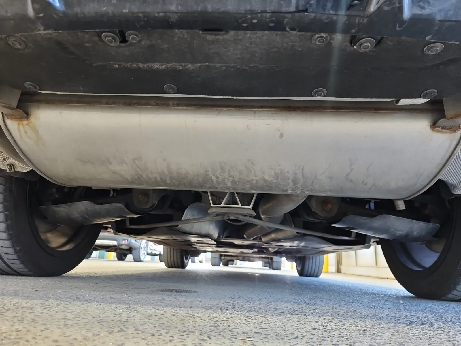 Undercarriage - Rear Photo