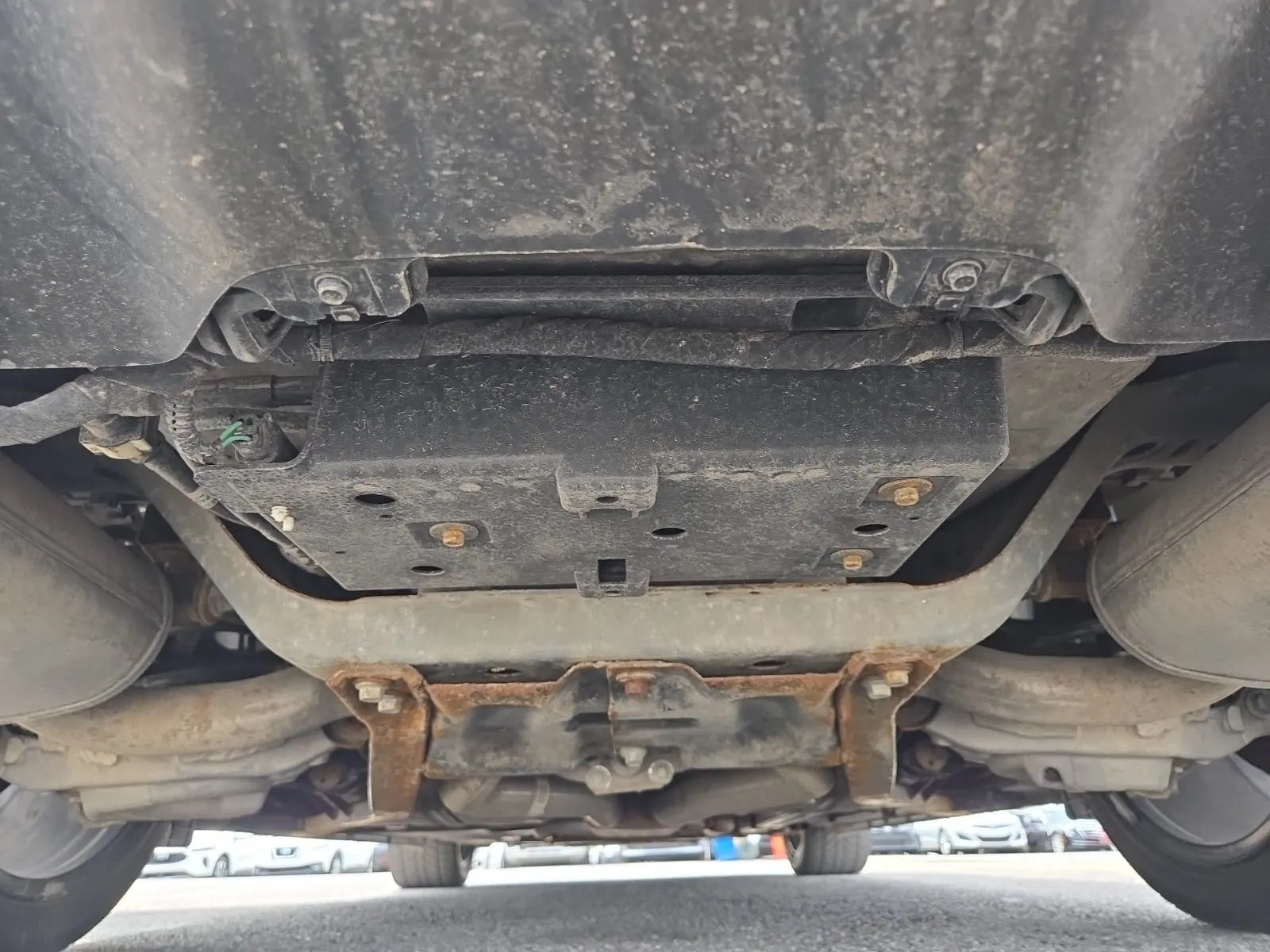 Undercarriage - Rear Photo