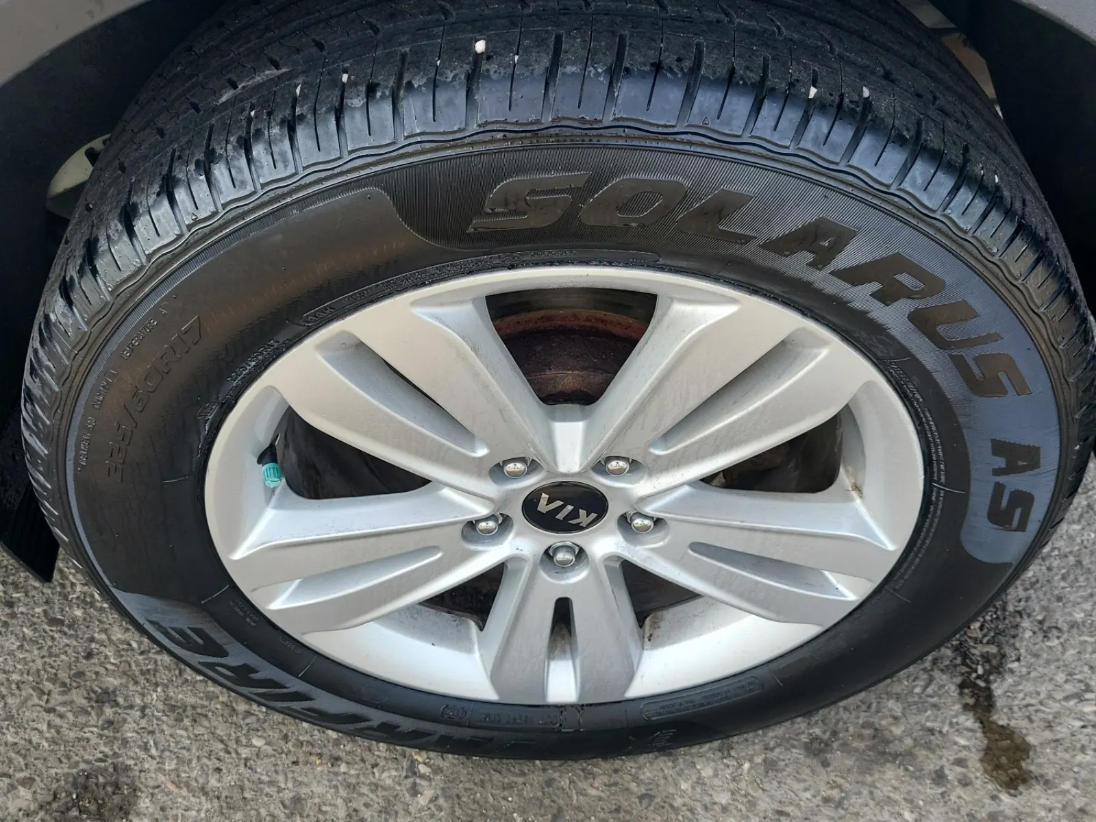 Left Rear Wheel/Tire Photo