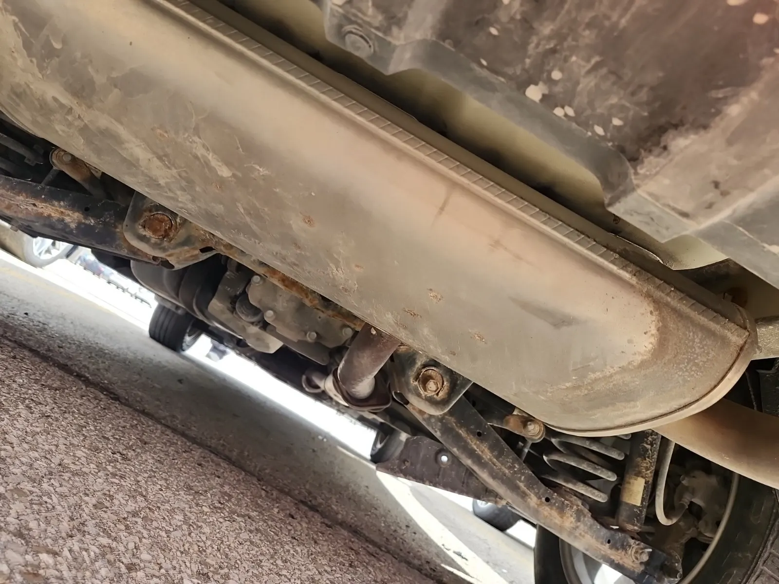 Undercarriage - Rear Photo