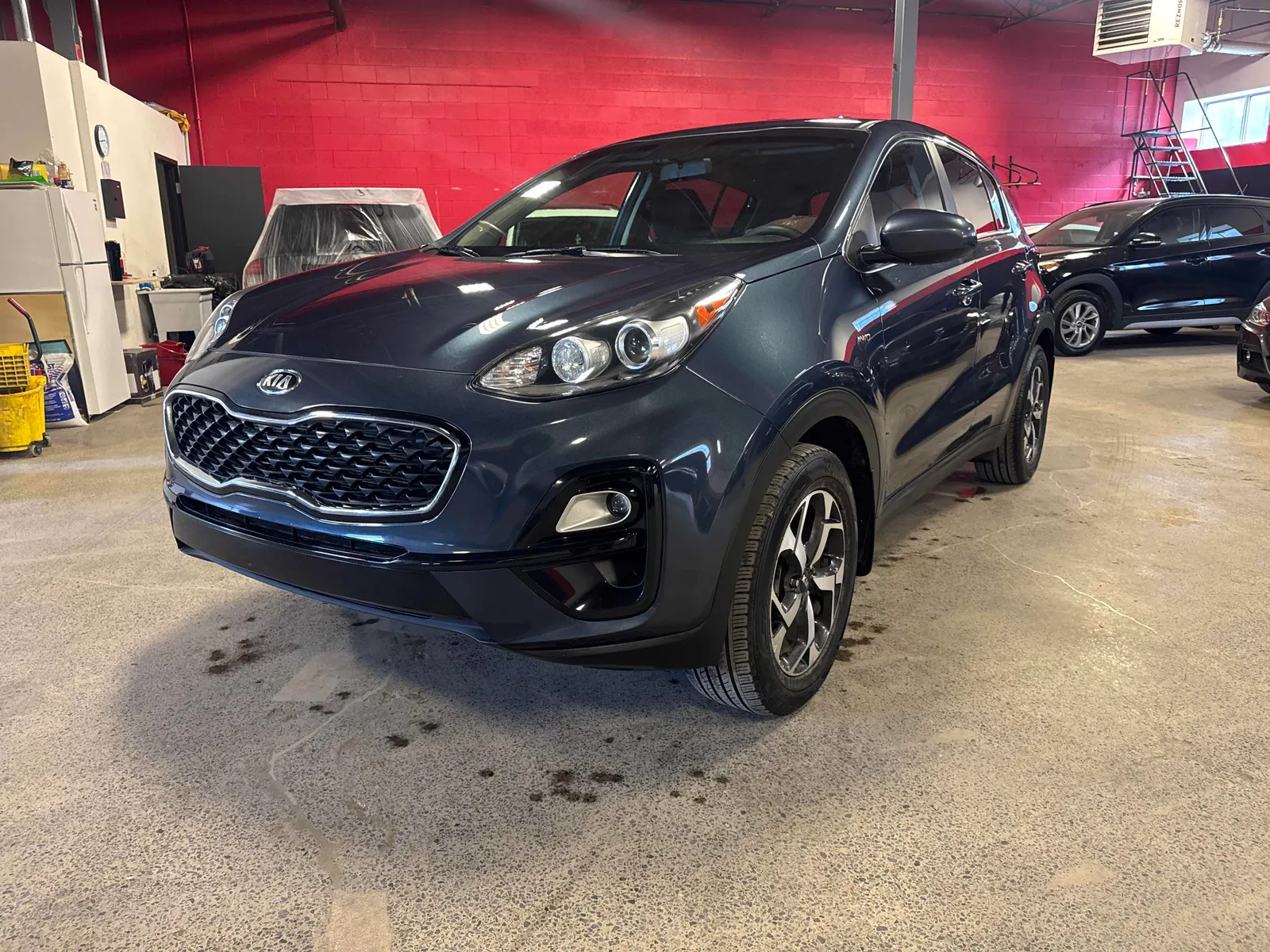 3/4 Front (Main image)