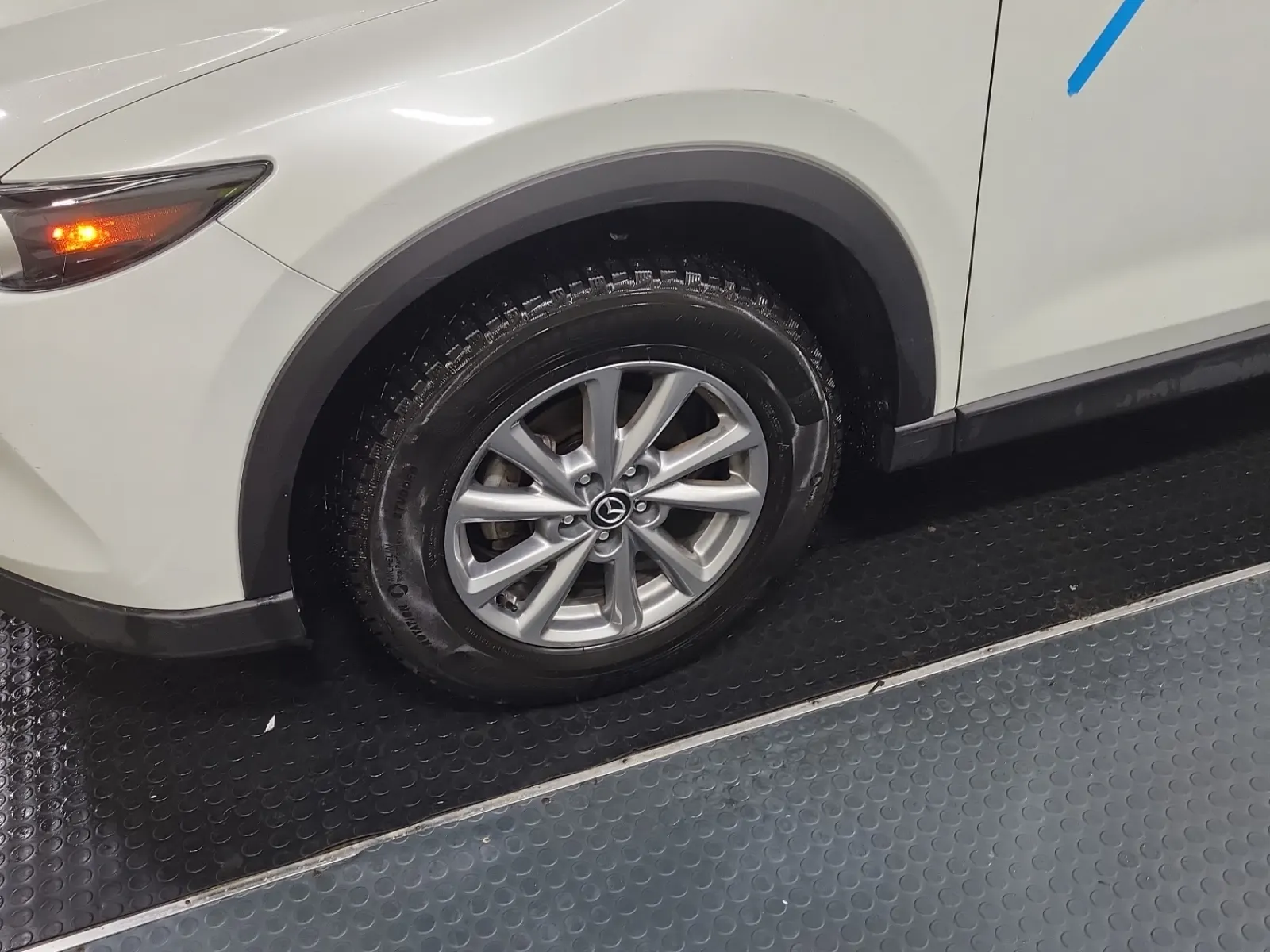 Front driver wheel/tire photo