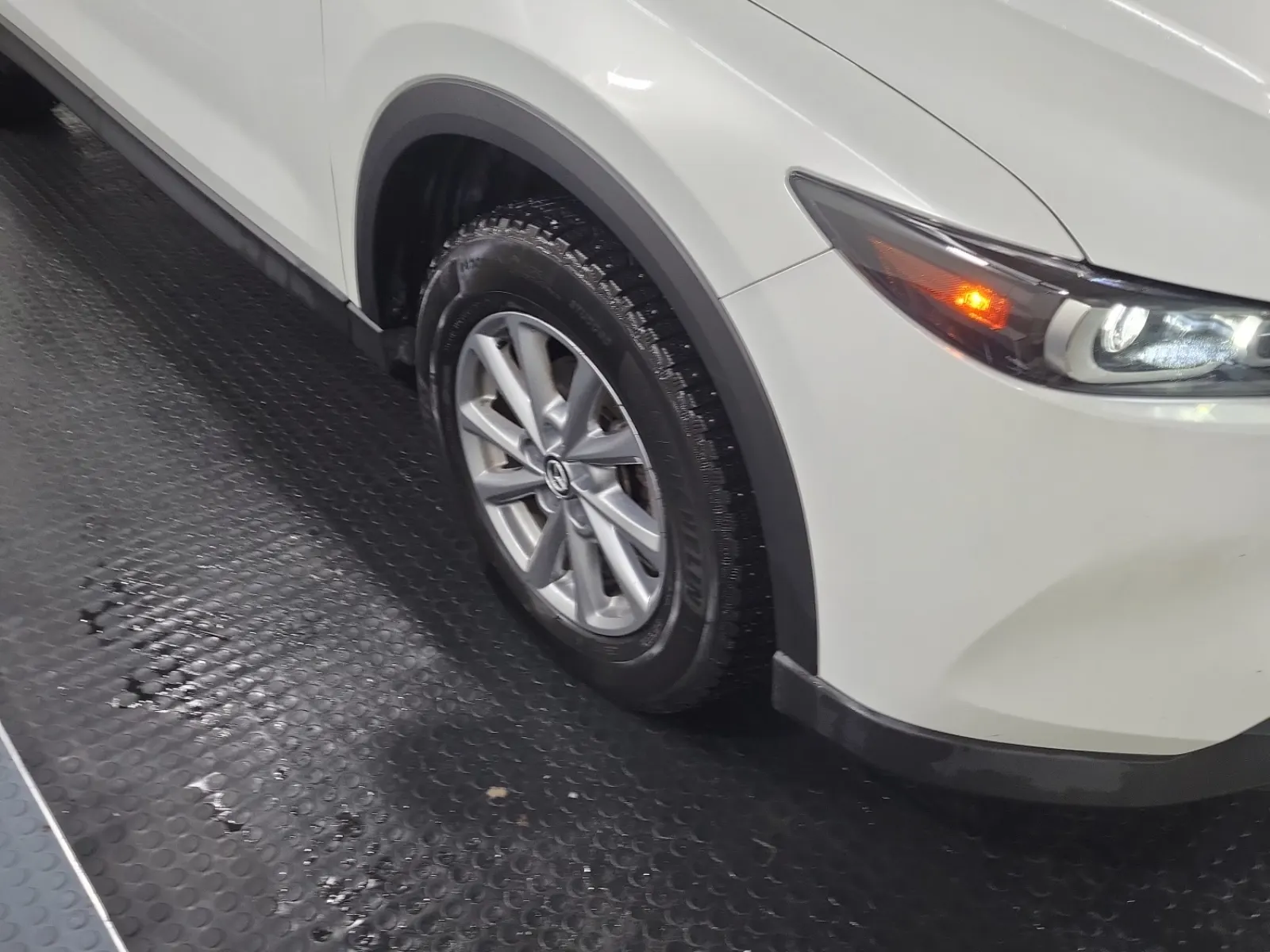 Right Front Wheel/Tire Photo