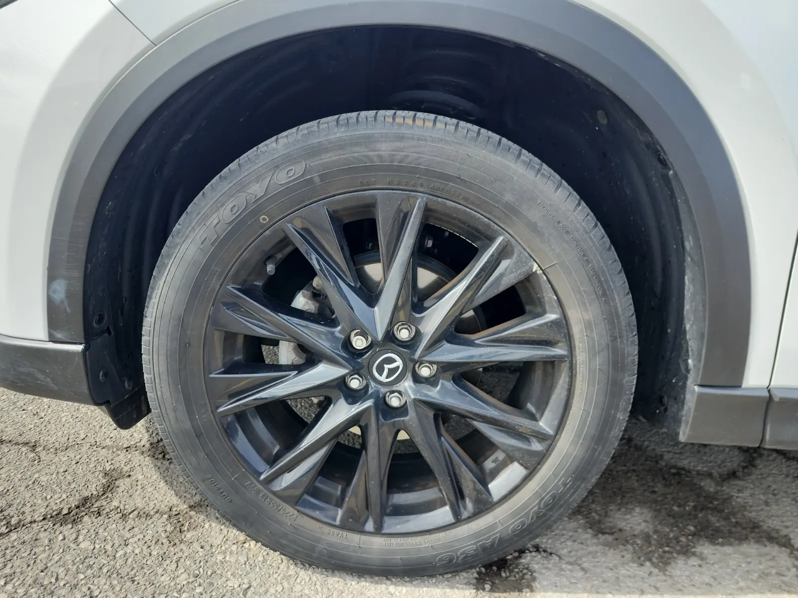 Front driver wheel/tire photo