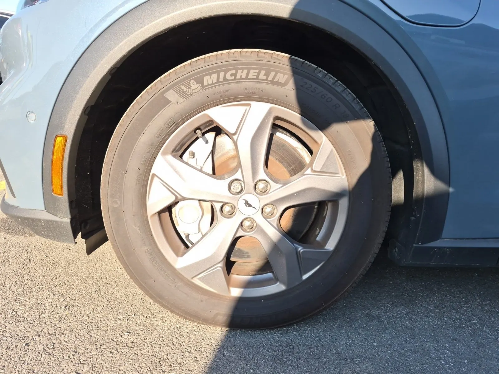 Front driver wheel/tire photo