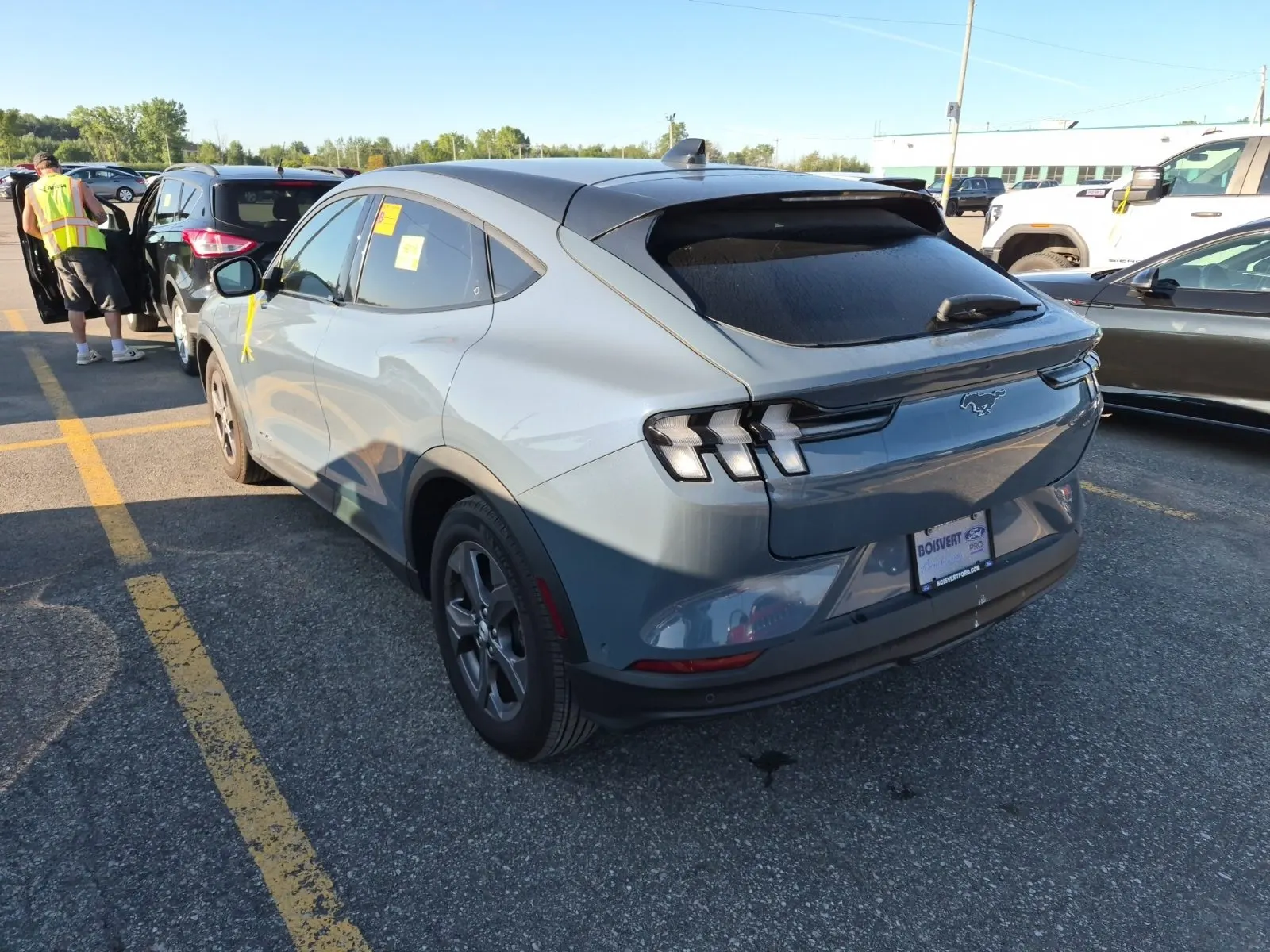 Driver Rear 3/4 Photo