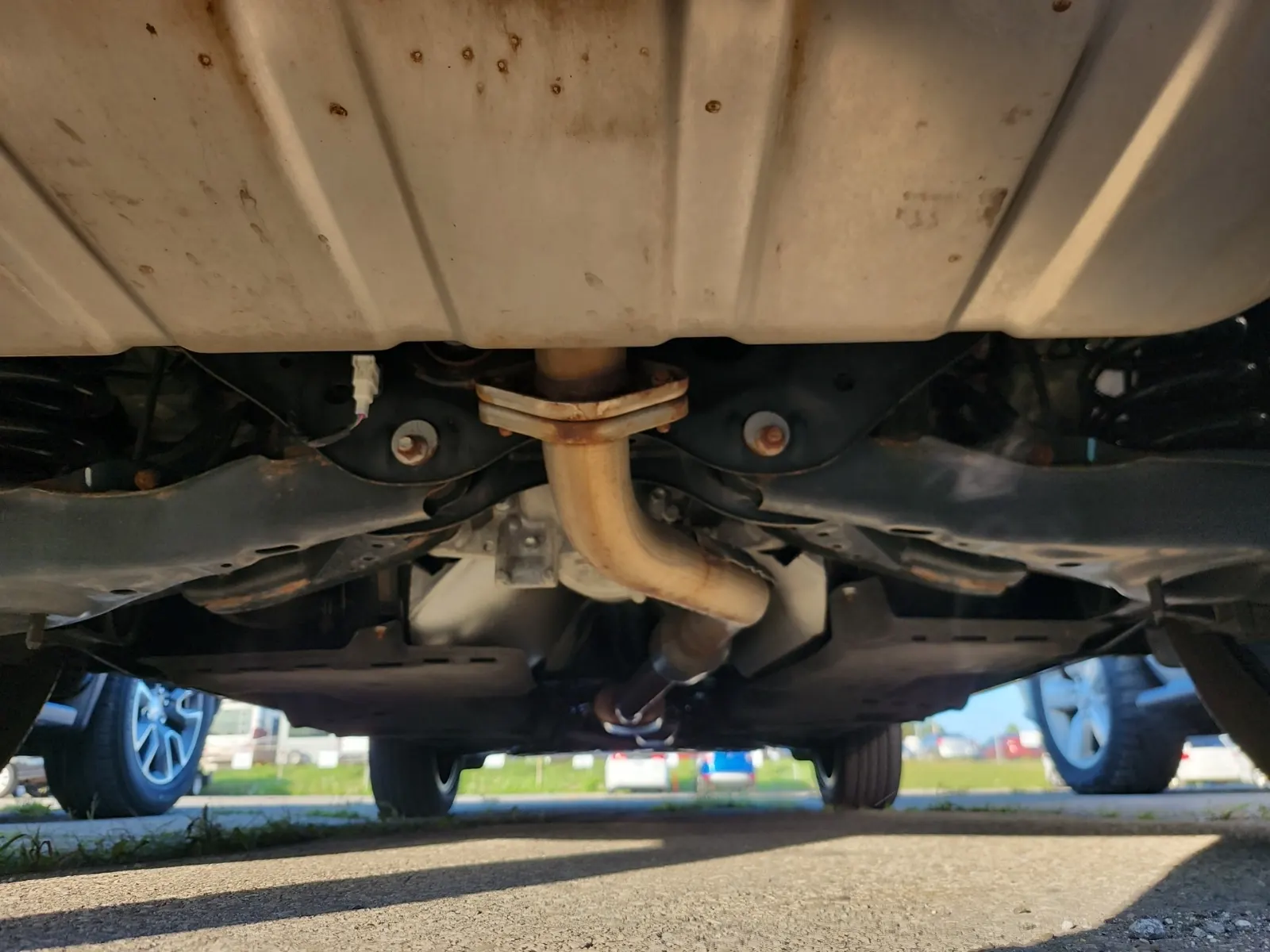 Undercarriage - Rear Photo