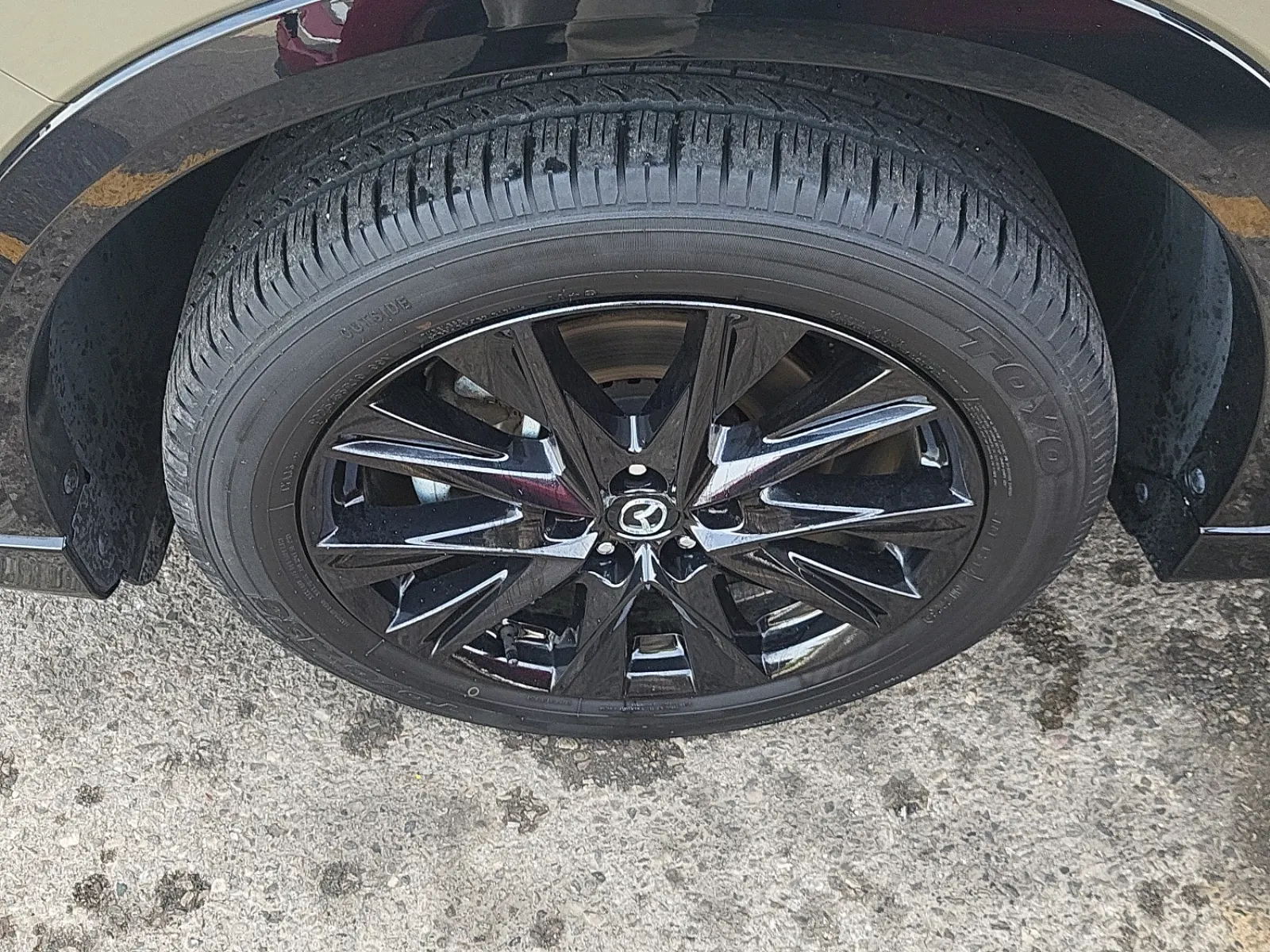 Front driver wheel/tire photo