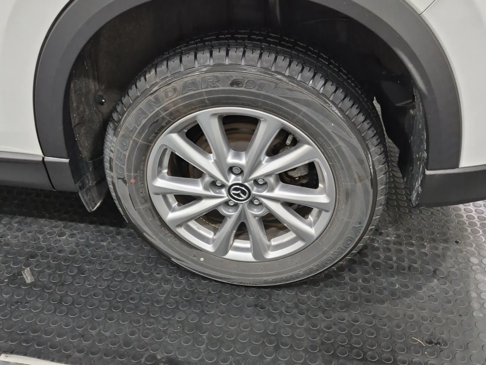 Left Rear Wheel/Tire Photo
