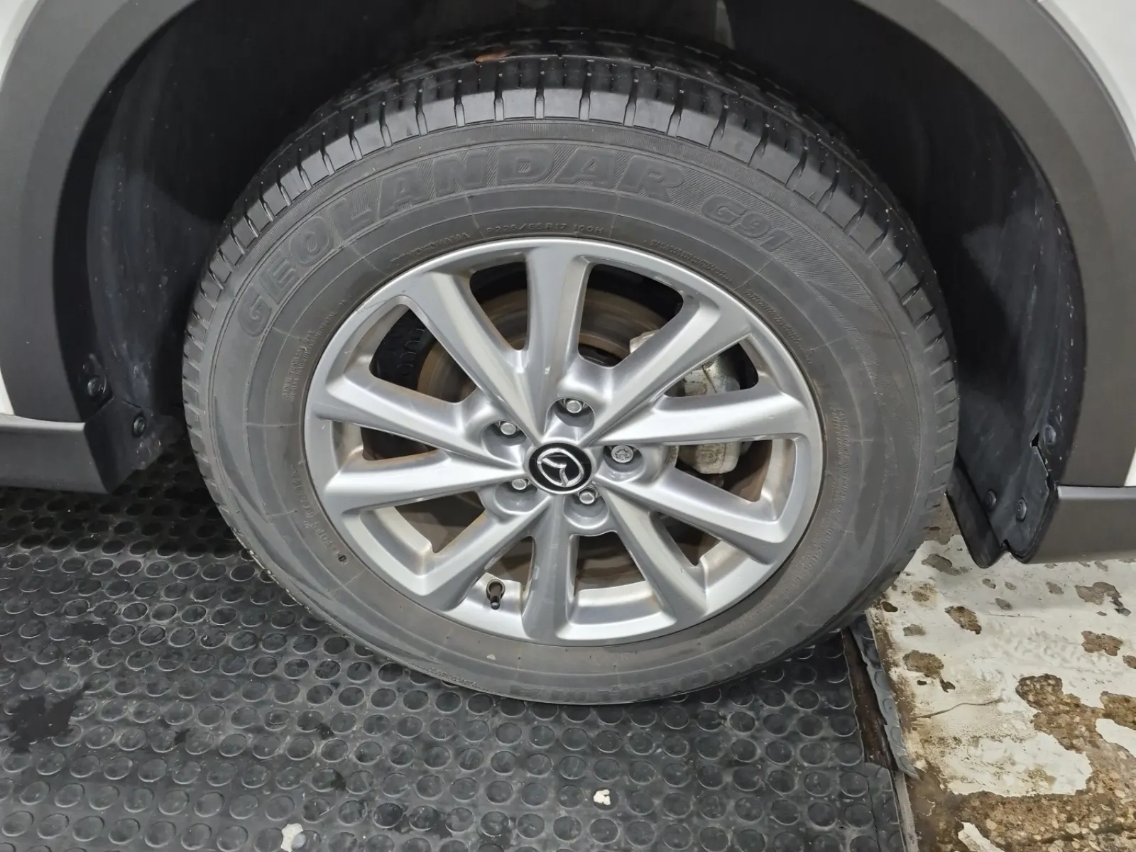 Right Front Wheel/Tire Photo