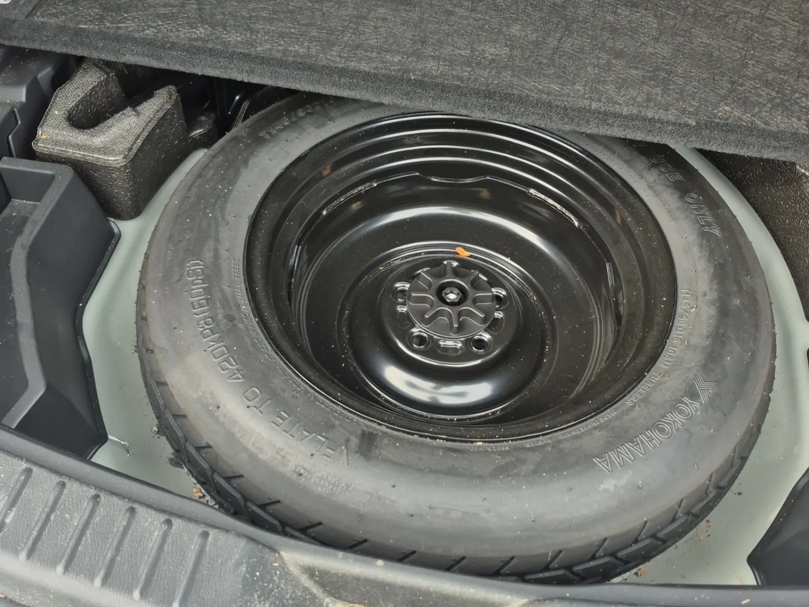 Spare Tire & Wheel Photo