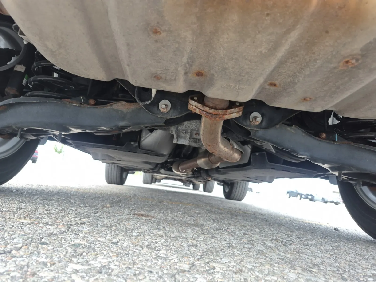 Undercarriage - Rear Photo
