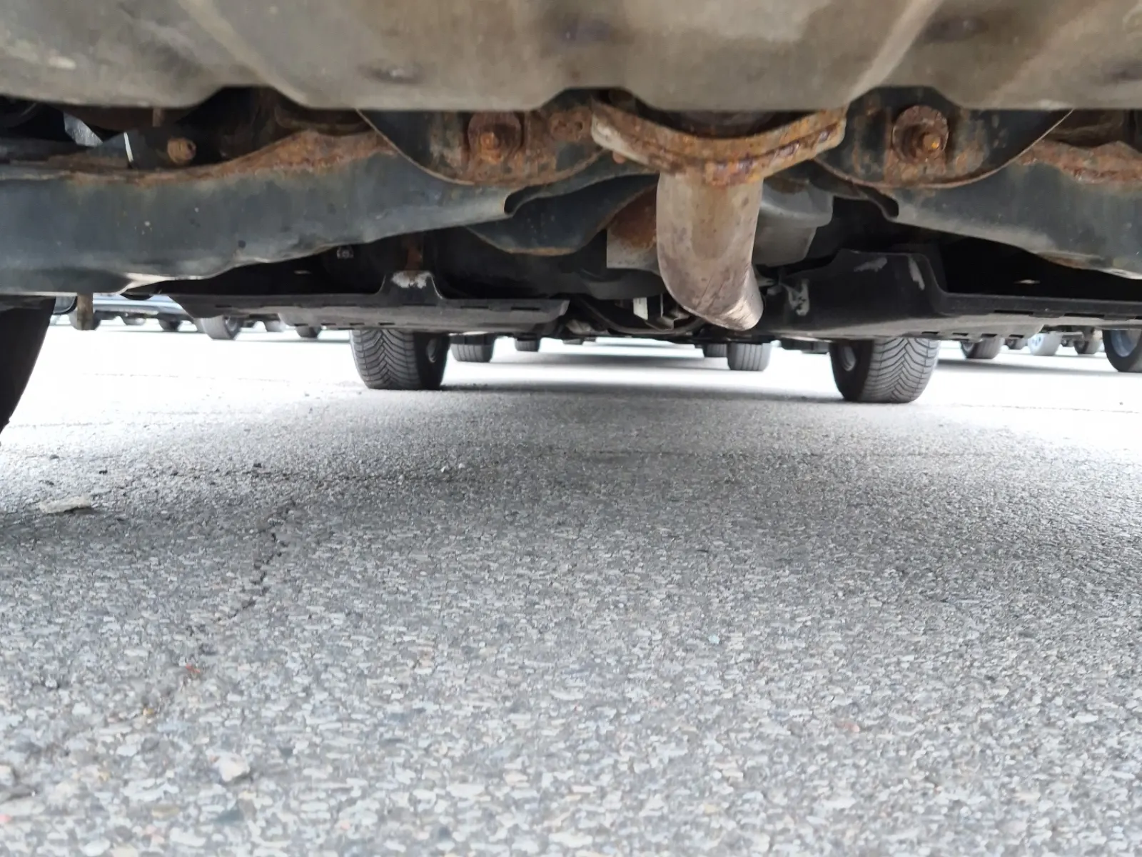 Undercarriage - Rear Photo