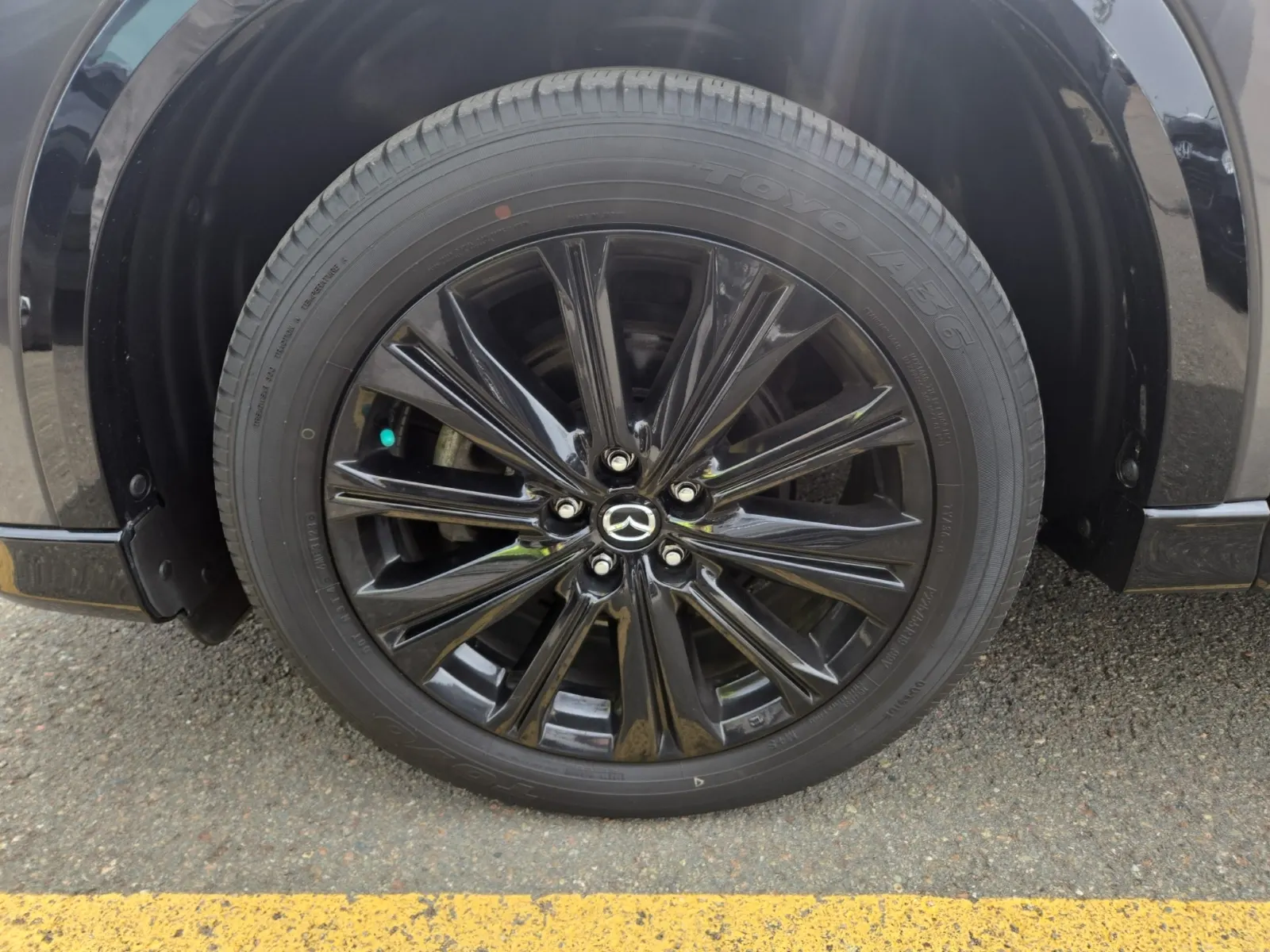 Front driver wheel/tire photo