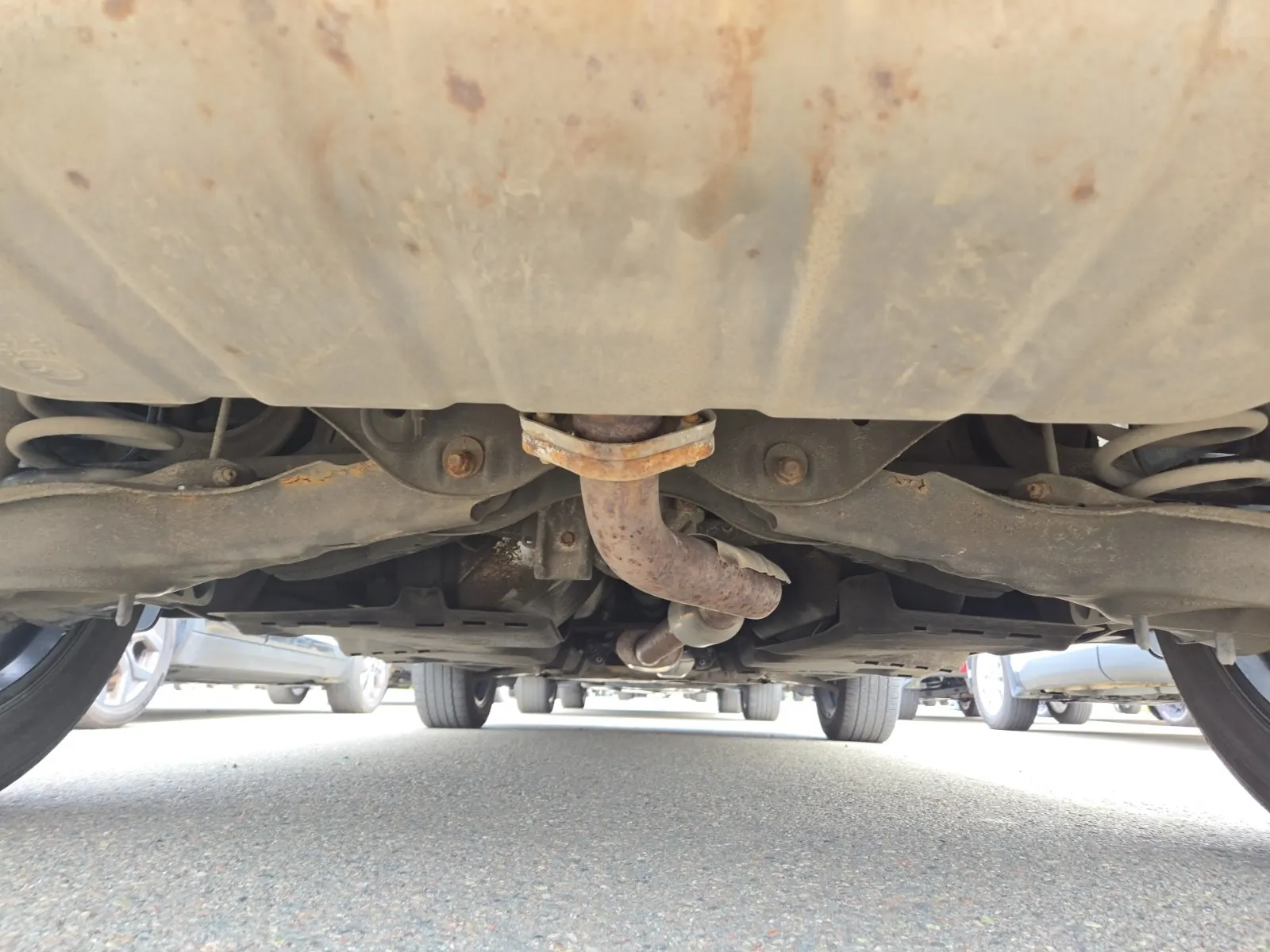 Undercarriage - Rear Photo
