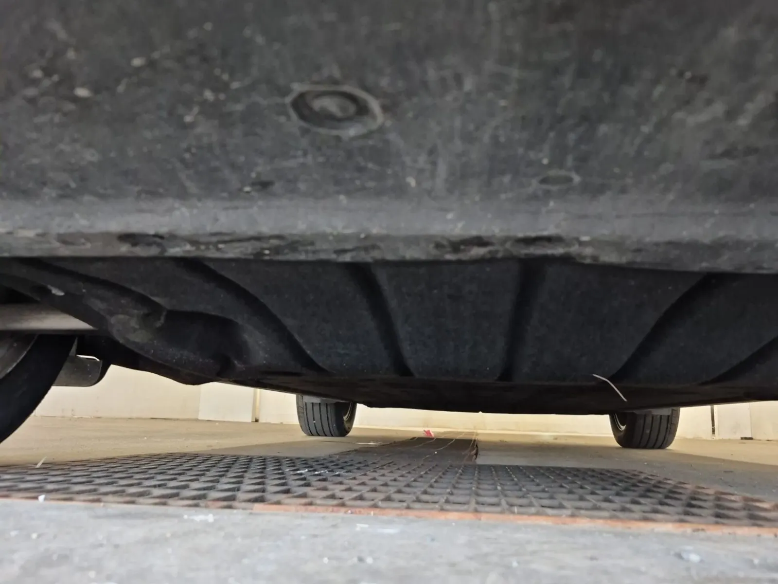 Undercarriage - Front Photo