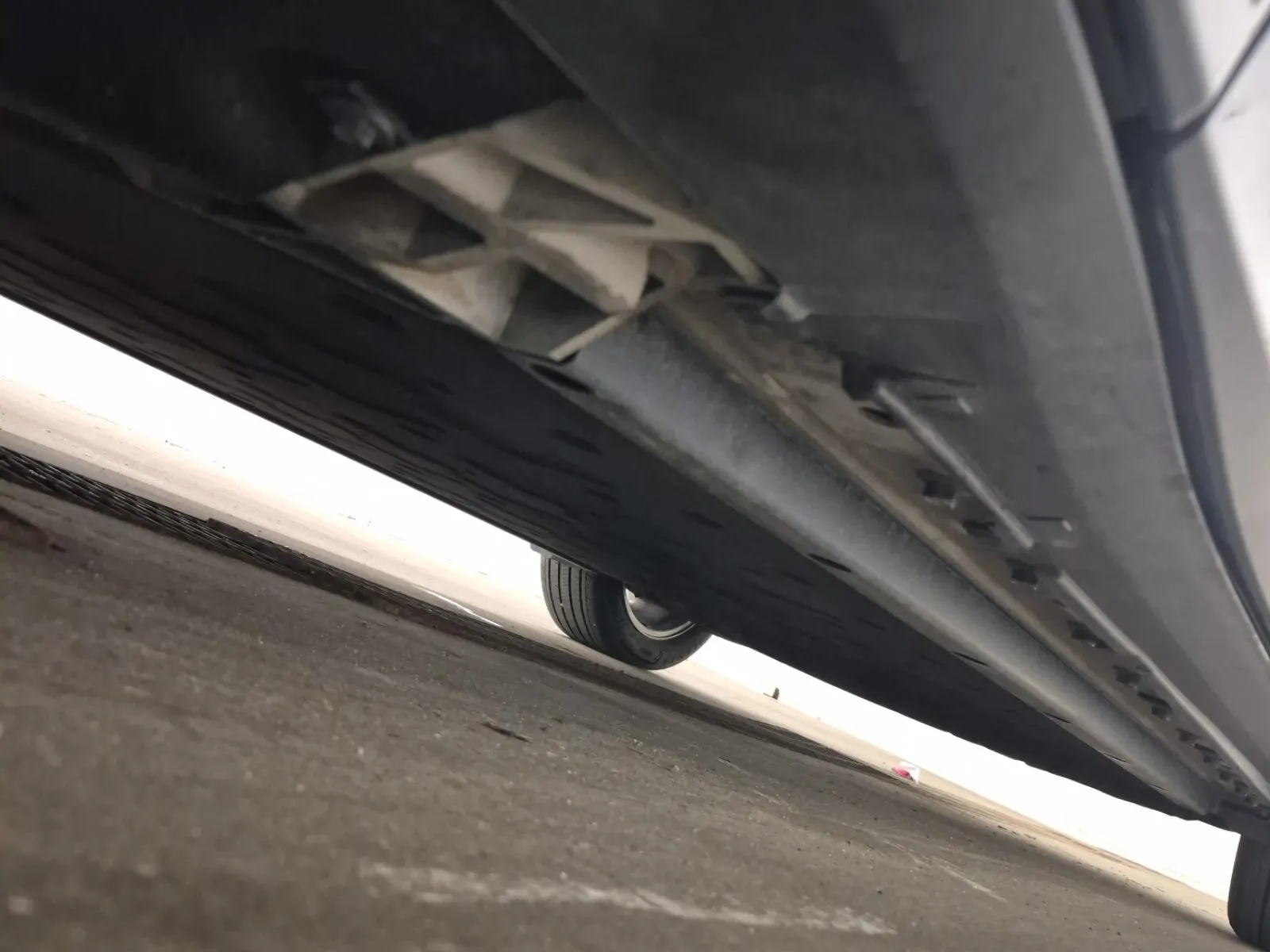 Undercarriage - Driver Photo