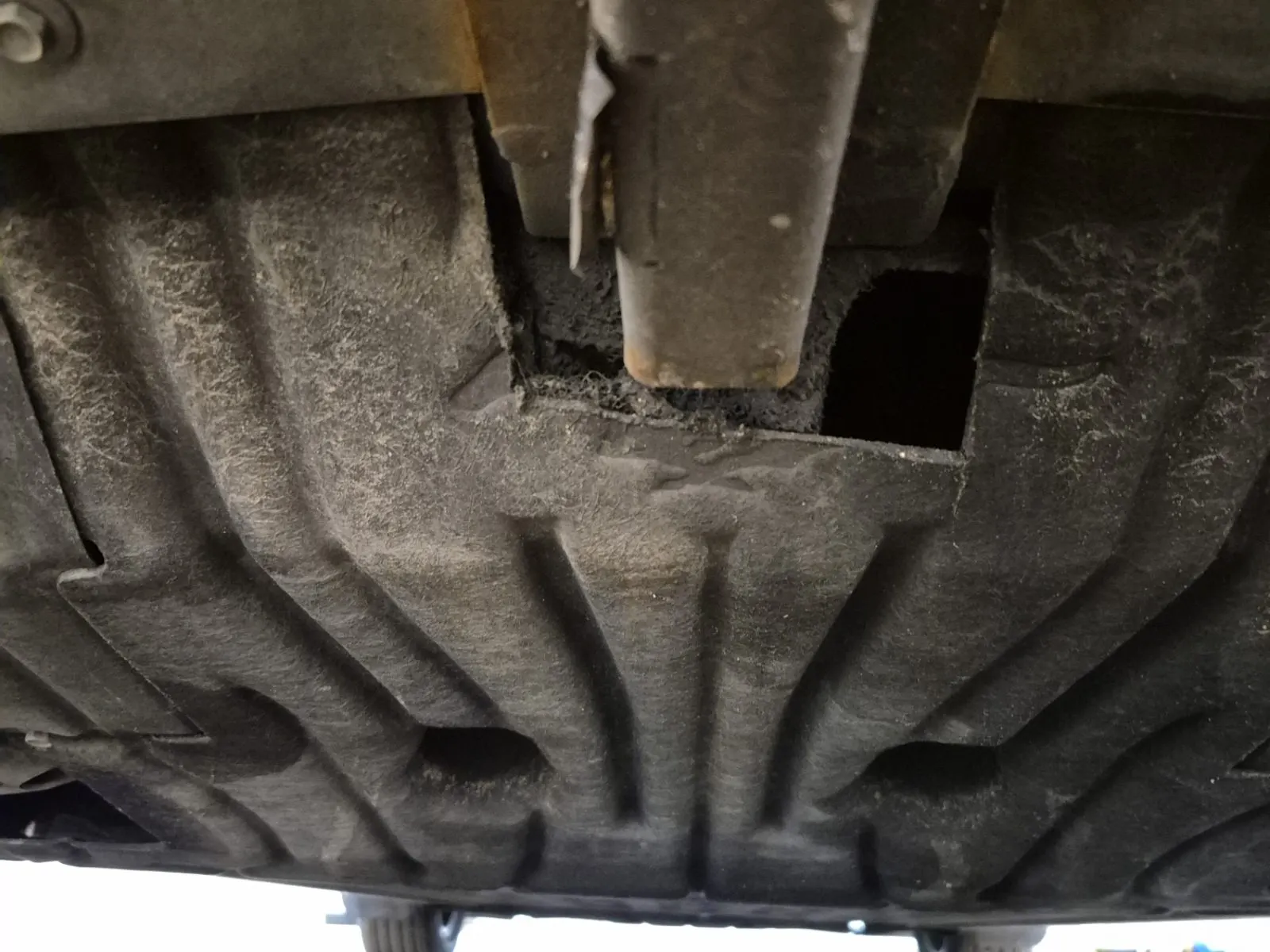 Undercarriage - Rear Photo