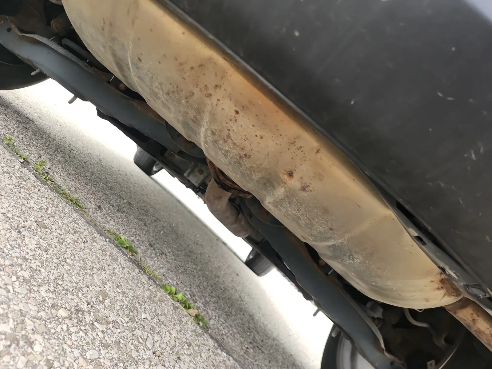 Undercarriage - Rear Photo