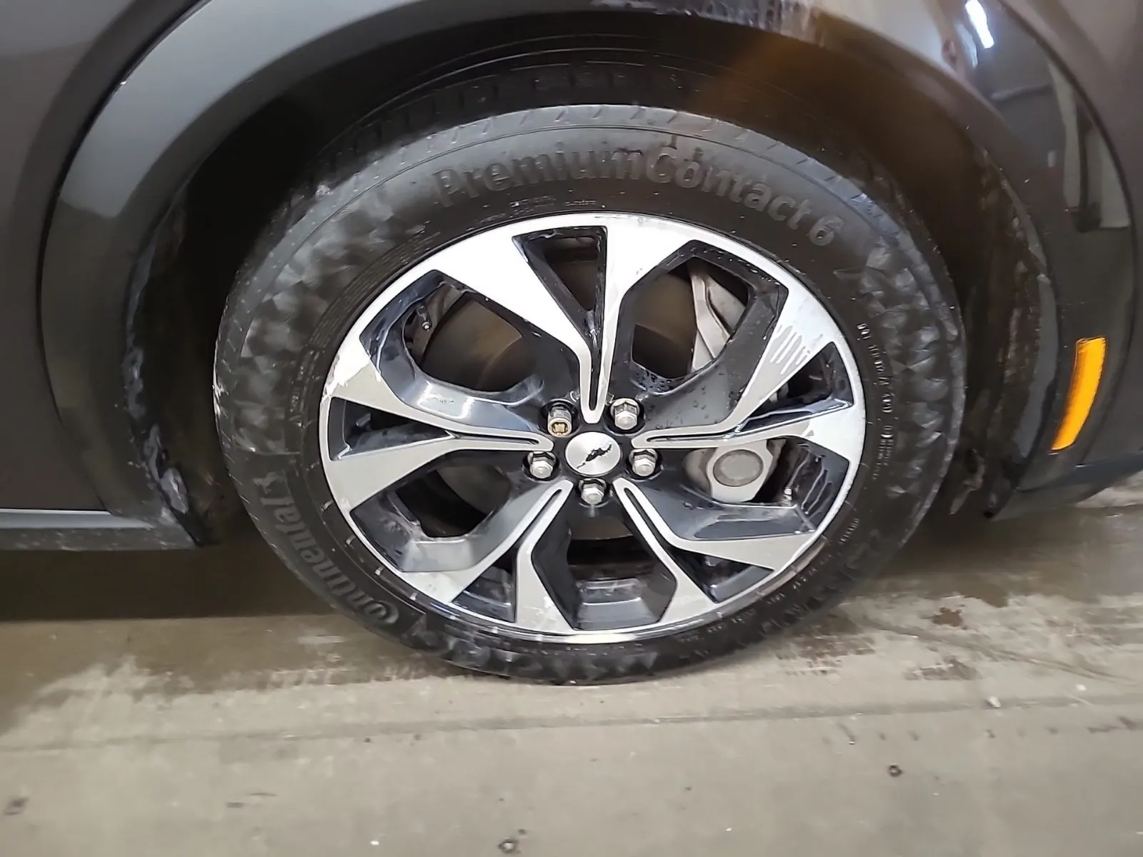 Right Front Wheel/Tire Photo