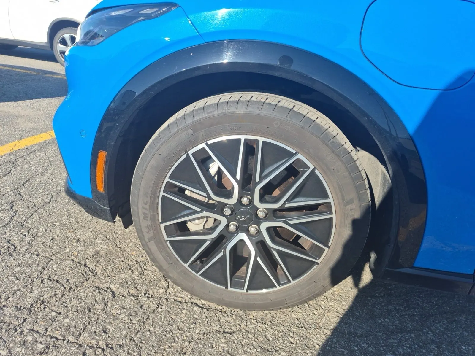 Front driver wheel/tire photo