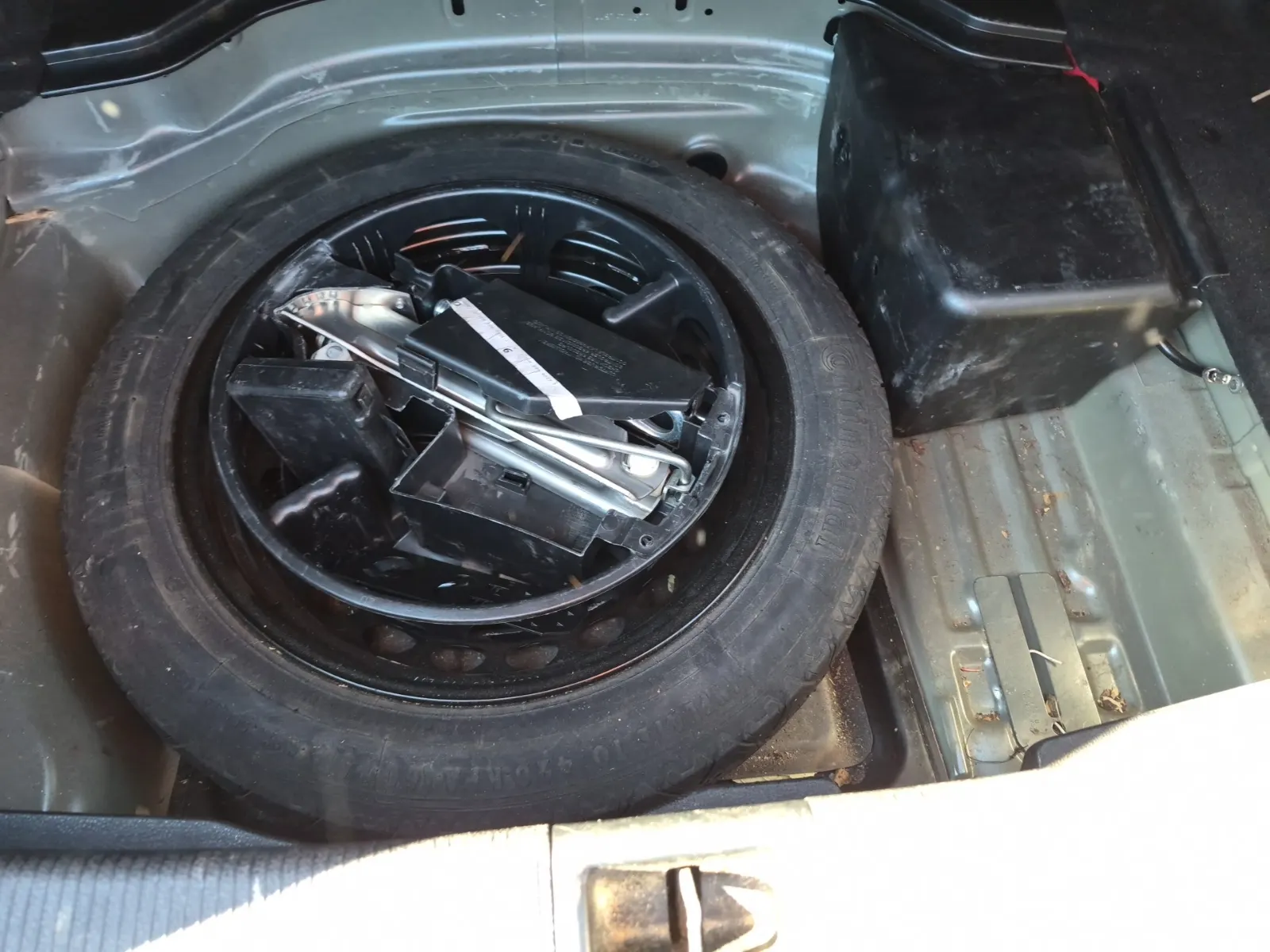 Spare Tire & Wheel Photo