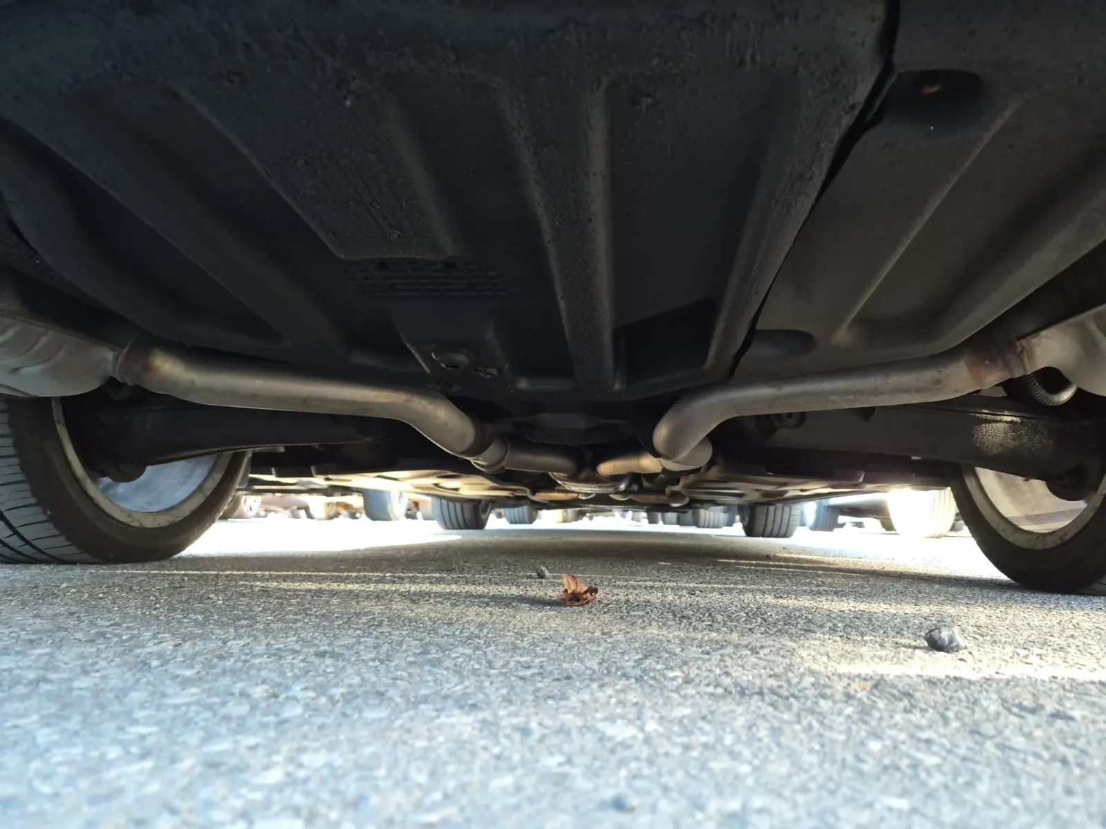 Undercarriage - Rear Photo