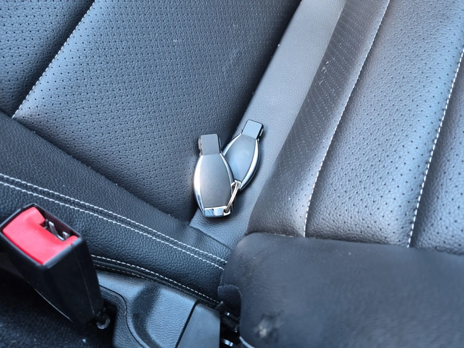 Keys/Fobs/Manual Photo