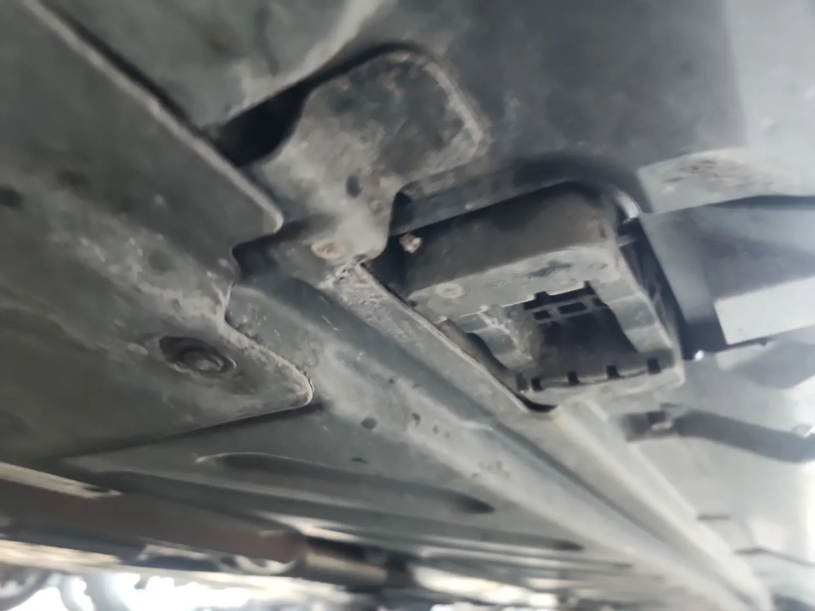 Undercarriage - Driver Photo