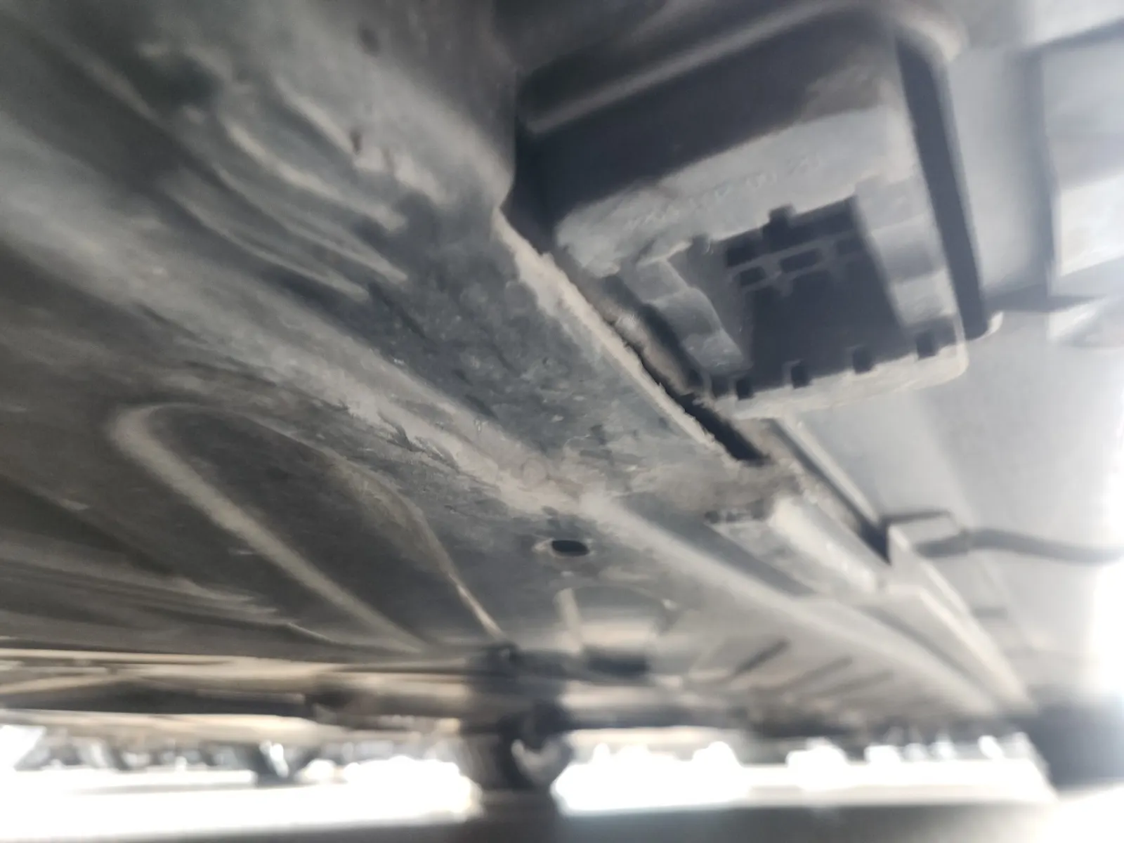 Undercarriage - Passenger Photo