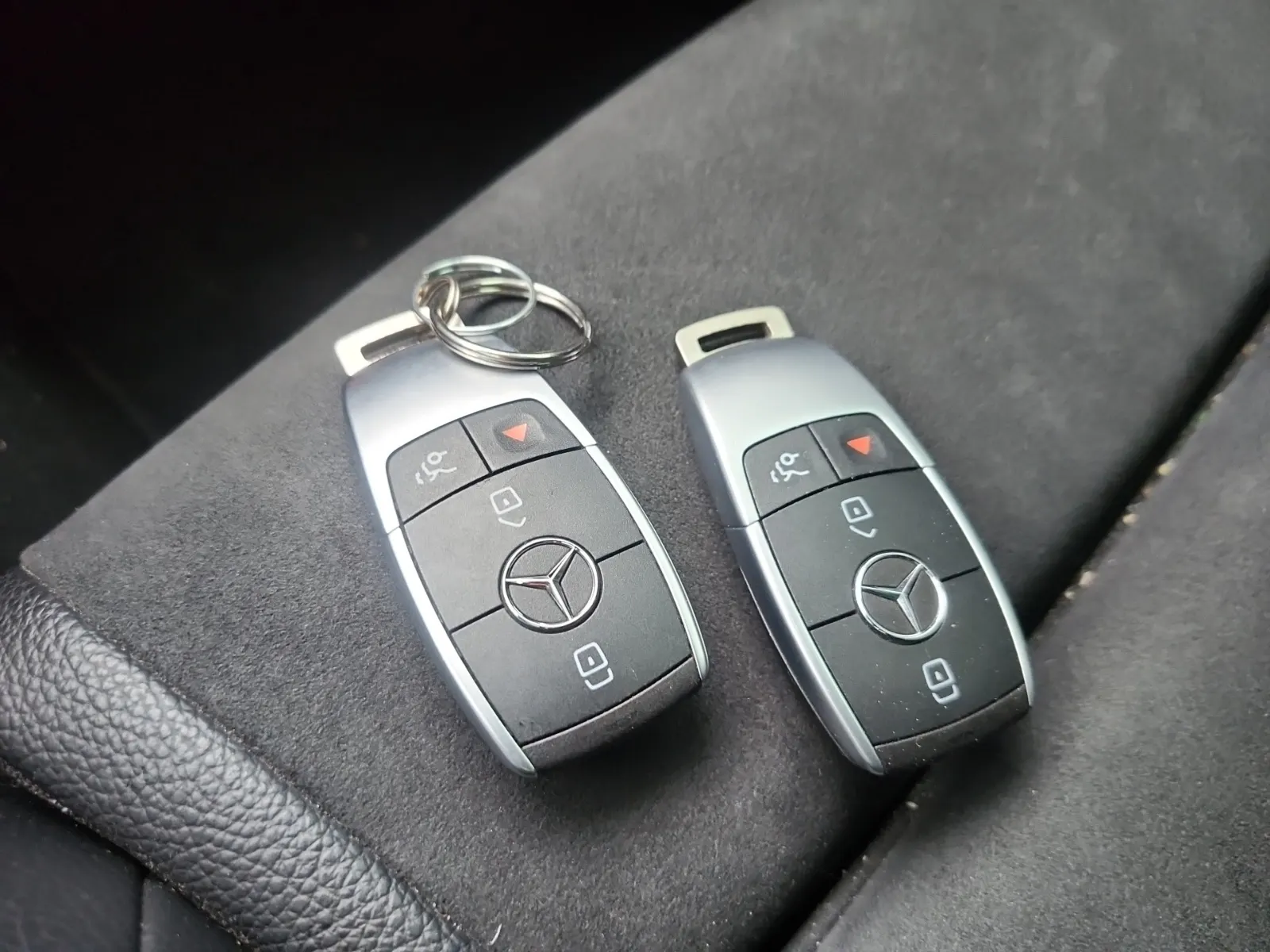 Keys/Fobs/Manual Photo